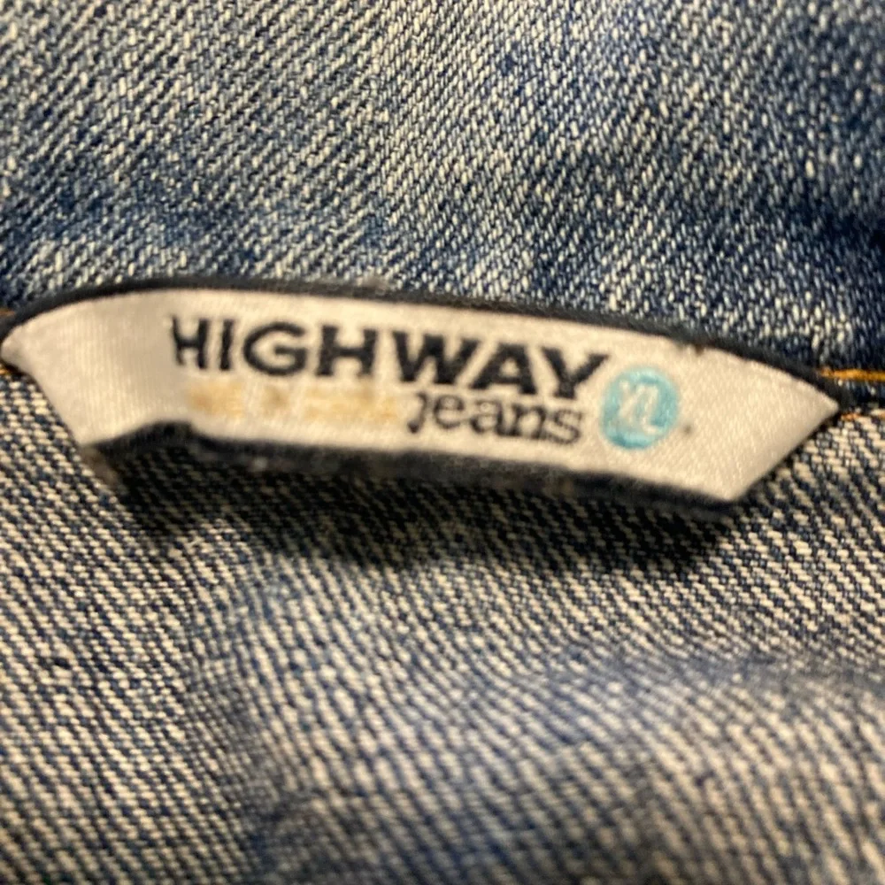 Distressed Jean jacket - Picture 4 of 6
